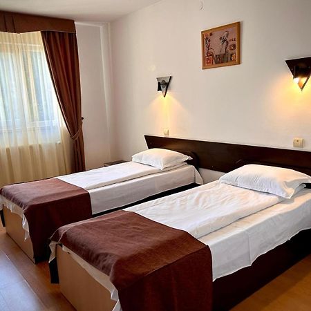 Hotel Levisticum บาเคา ภายนอก รูปภาพ